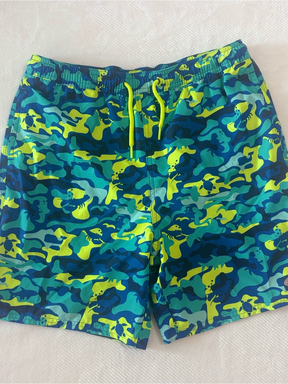 VINEYARD VINES Boy's Chappy Camo Shark Lobster Lined Swim Trunks Size XL